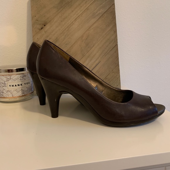 Kenneth Cole Reaction Open Toe Chunky Heels - Picture 7 of 9